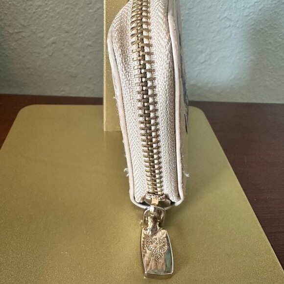 MCM Visetos Pattern Bunny Compact Wallet - NWOT - Picture 3 of 9